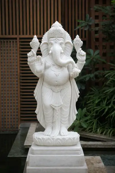 Custom Marble Statues for Hotels, Resorts & Architectural Projects
